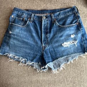 Levi’s 501 shorts size 32